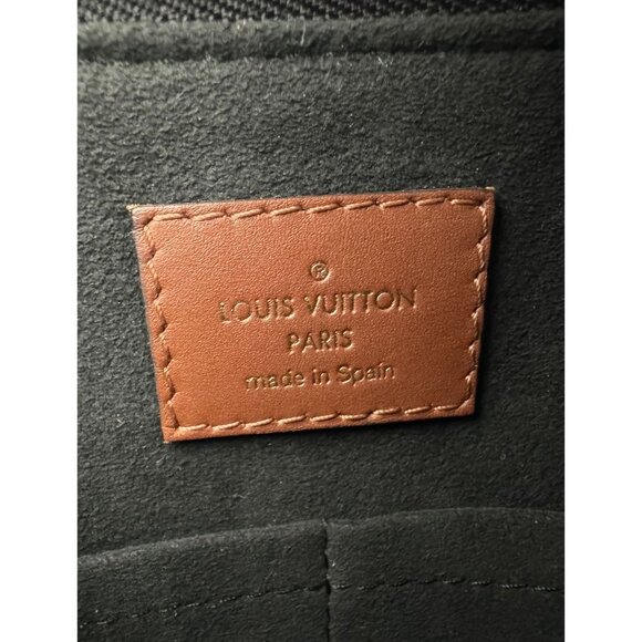 LOUIS VUITTON Monogram V Tote BB - Picture 7 of 13
